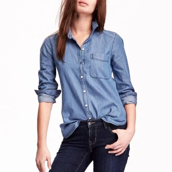 Old Navy Tops - Old Navy Chambray Blue Classic Button-Front Long Sleeve Shirt